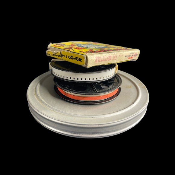 Vintage Revere Camera Co. Model 85 8MM Projector Chicago, and Reels + Extras - Picture 8 of 16